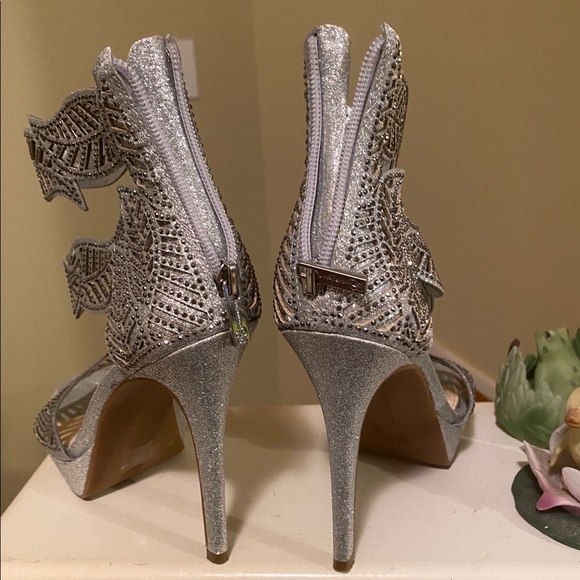 Shoe - Picture 2 of 2